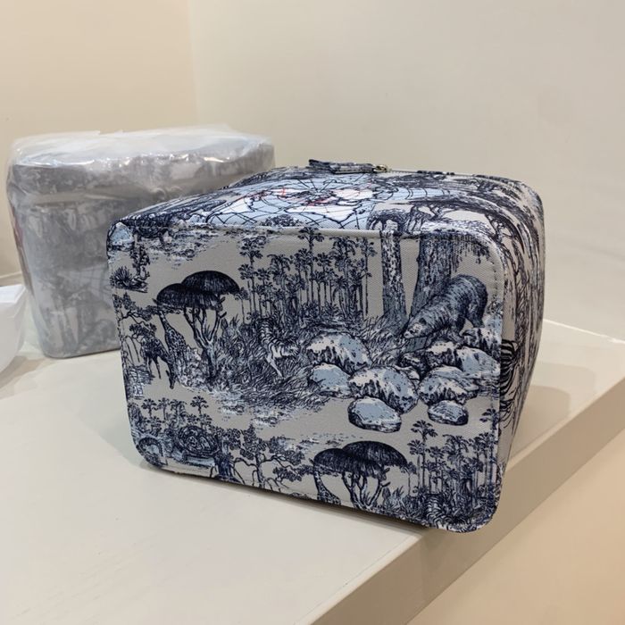 Травъл куфар Dior колекция Around the World нов запечатан със стикер