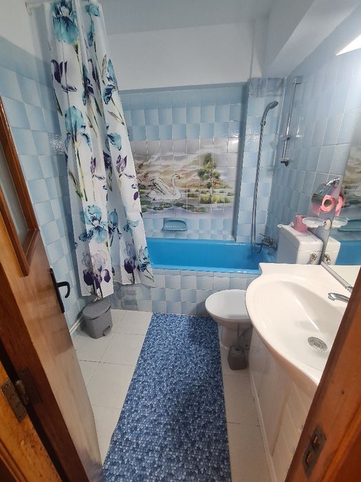 Închiriez apartament 3 camere zona Capitol