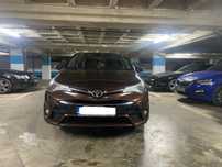 Toyota. Avensis.