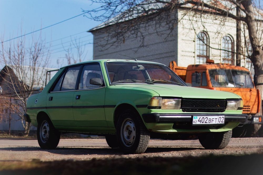 Peugeot 305 ретро