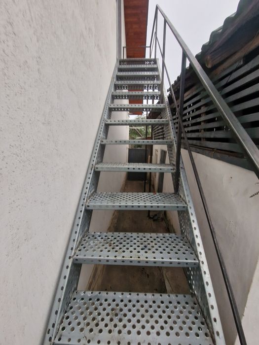 Scari metalice galvanizate