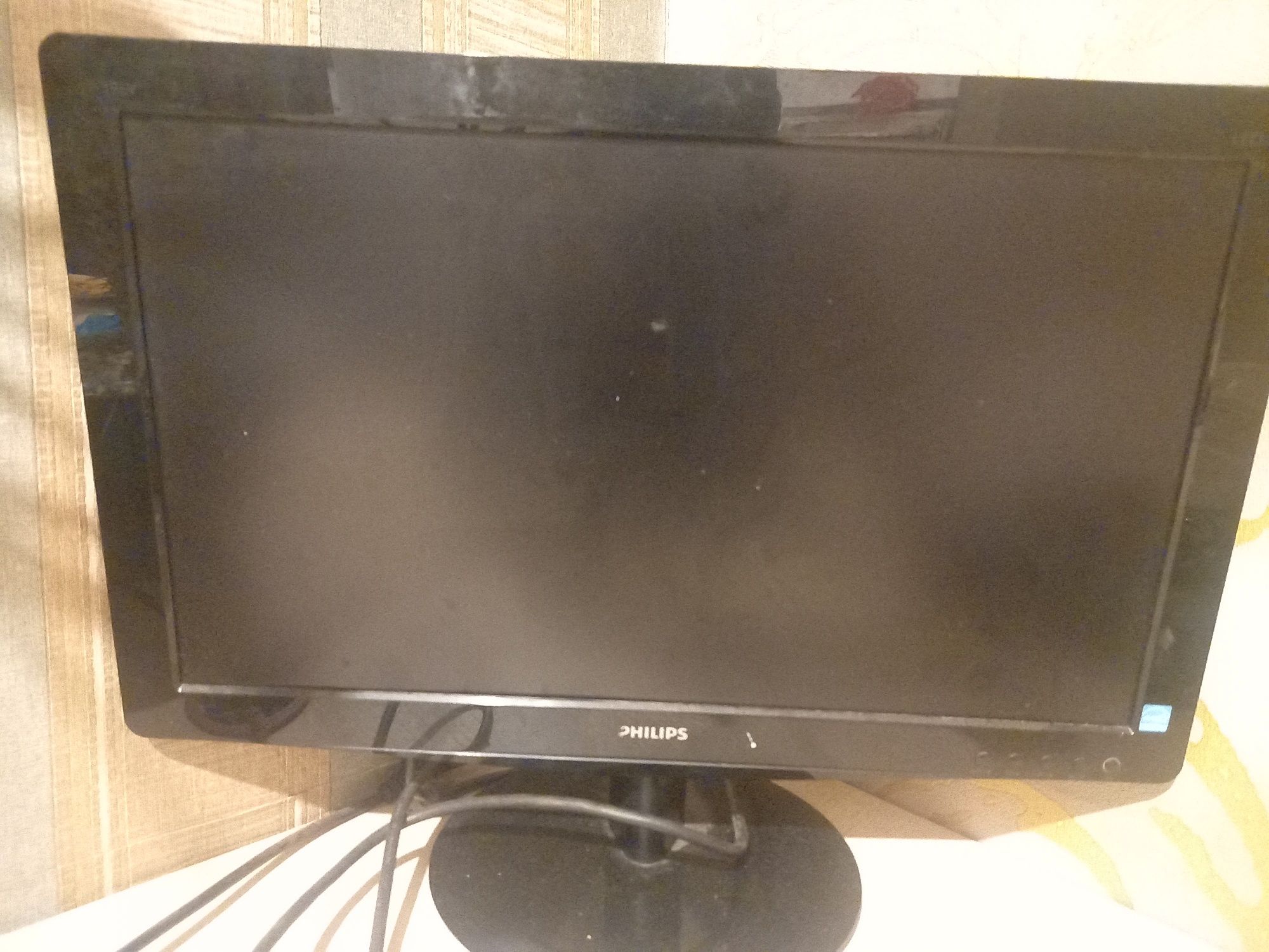 Monitor sotiladi Philips