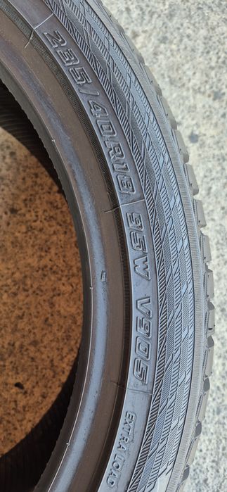 4 anvelope iarna noi Yokohama,fata 235/40/18,spate 265/35/18.