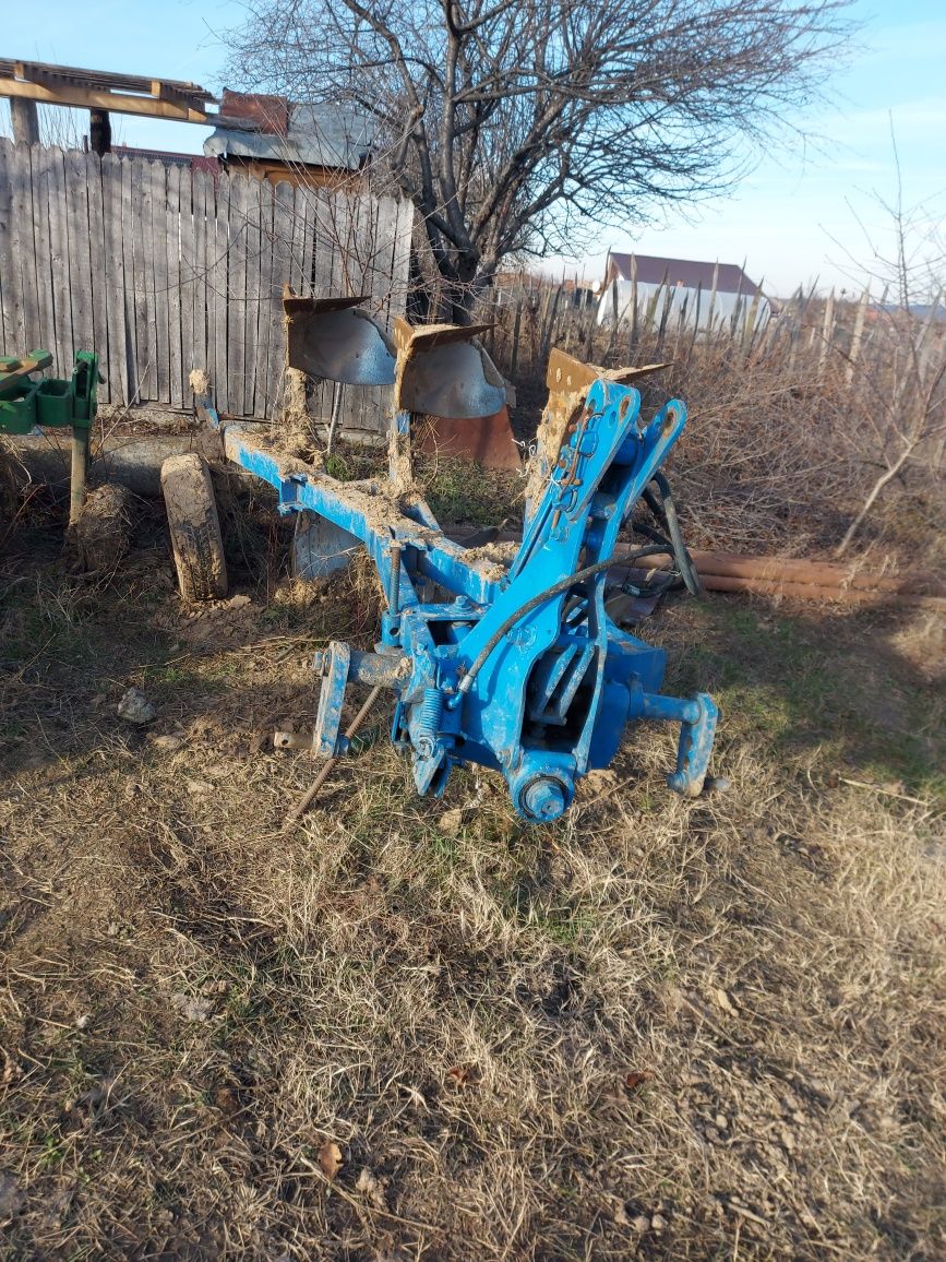 Vând tractor și cereale