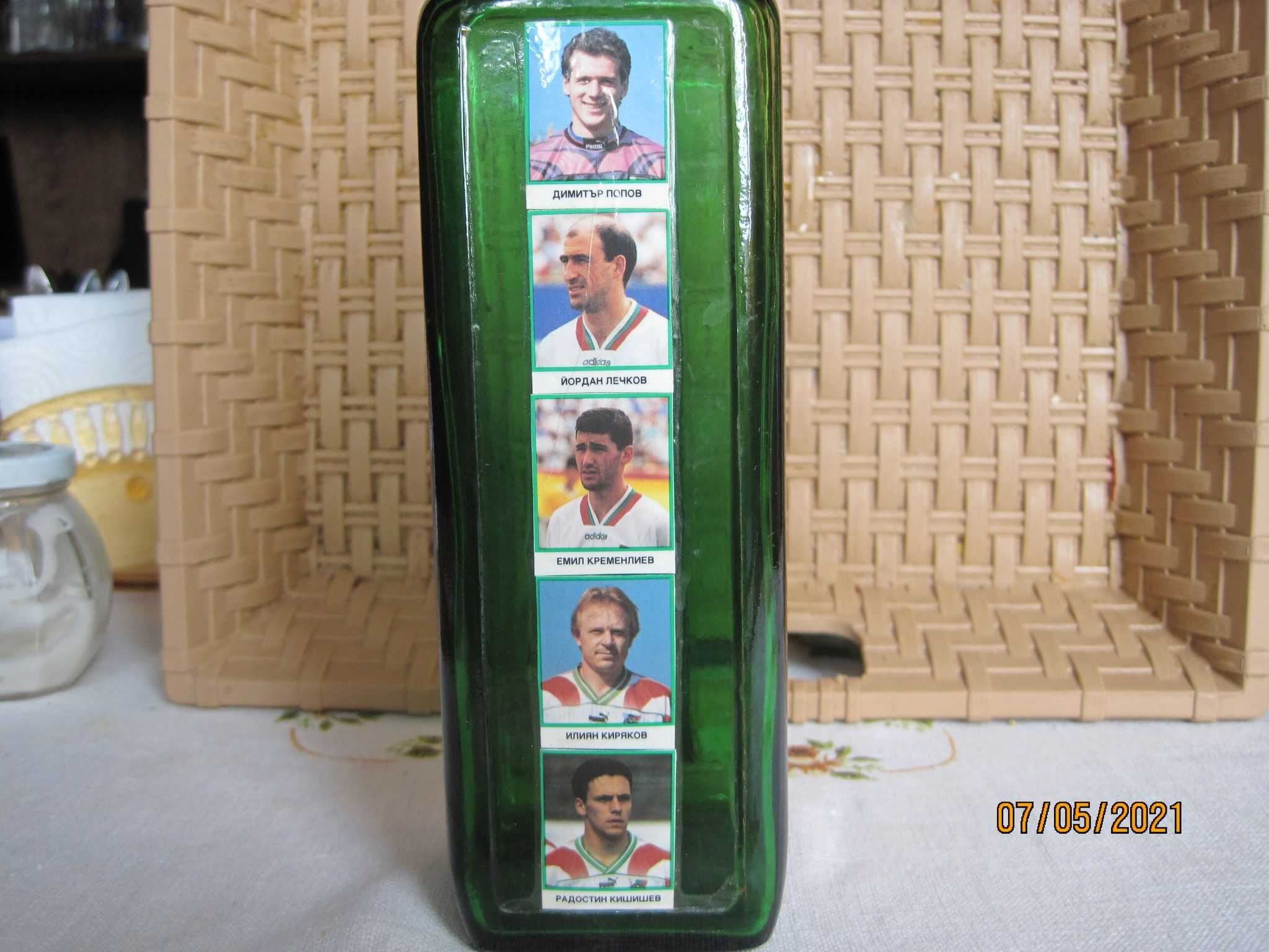 Футболна фен-бутилка с цветни снимки на български герои от САЩ94