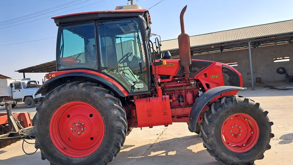 Продаю Трактор 1523