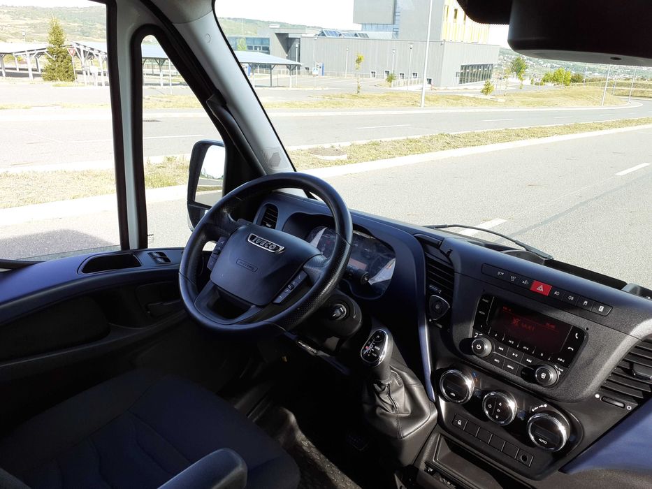 0,1€/km - Dubă cu pat pentru transport extern / Dubă de închiriat