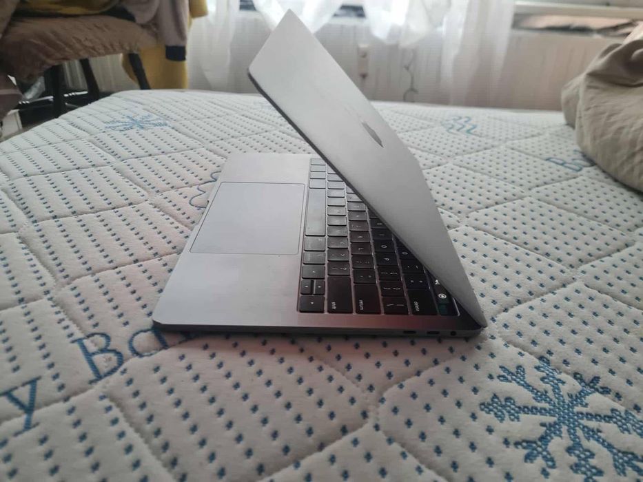 MacBook Pro 13” (2018) – Touch Bar, Запазен