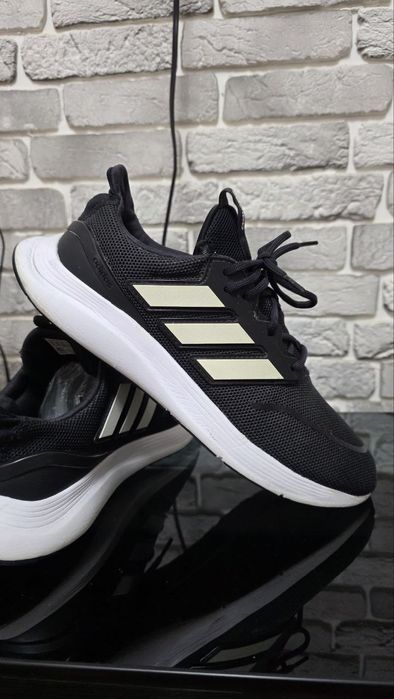 Оригинальные кроссы adidas