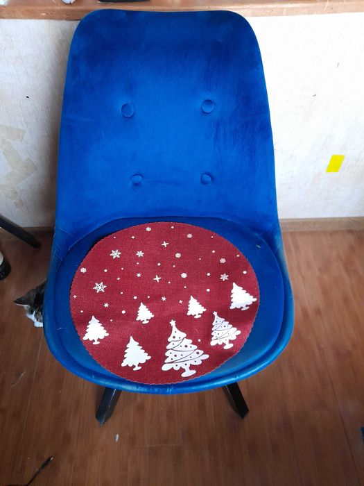 Мебель: шкаф купе, диван, трюмо