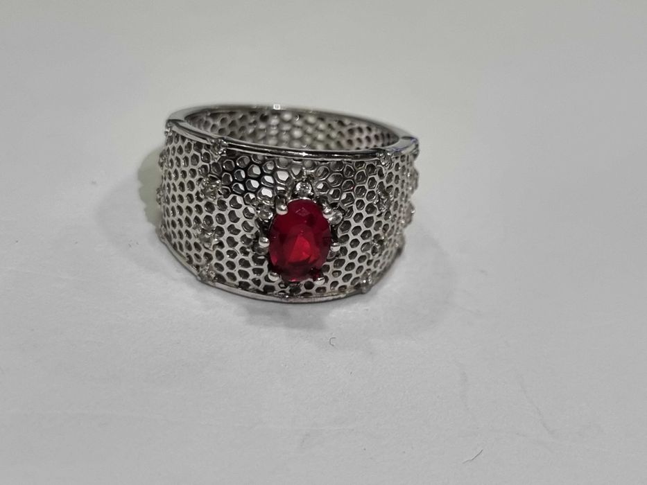 Сребърен пръстен с рубин