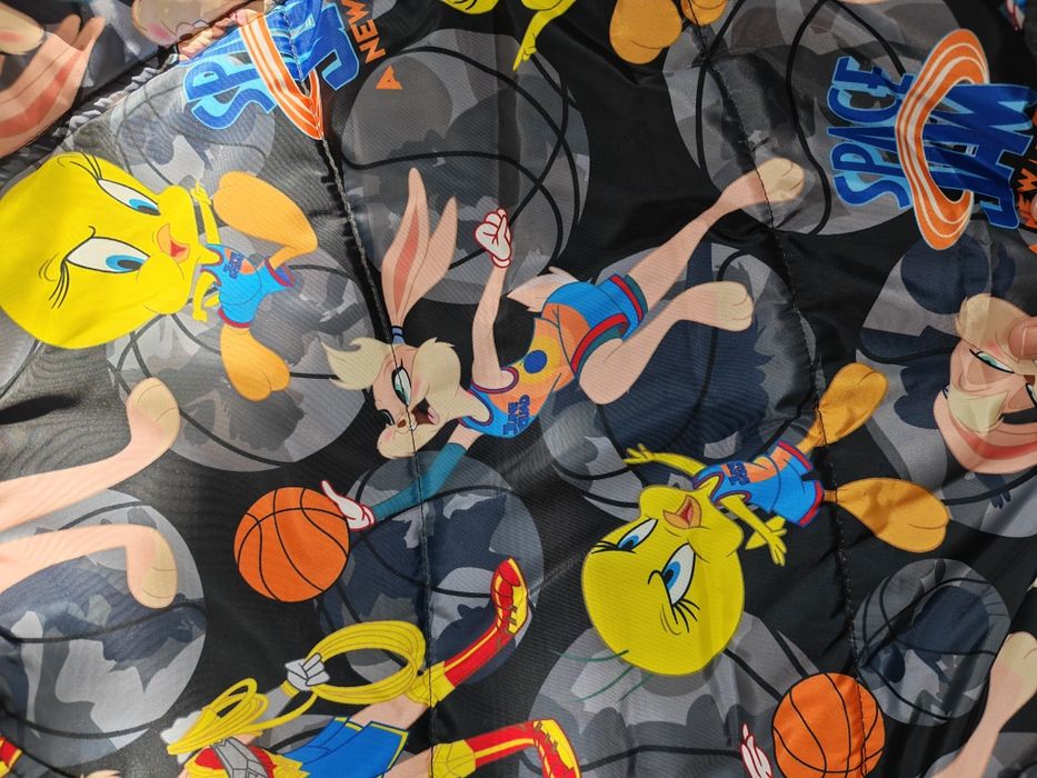 Куртка очень красивая.Европа.