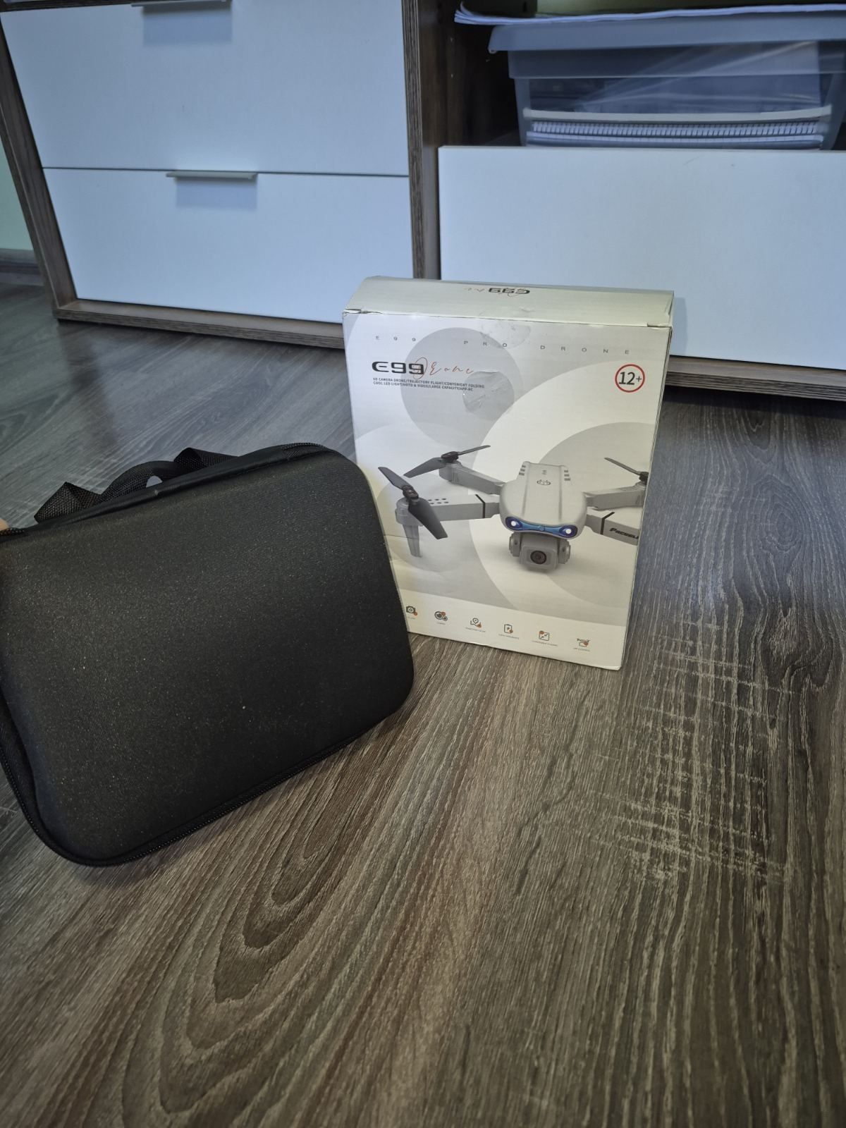 Продавам дрон E99 PRO