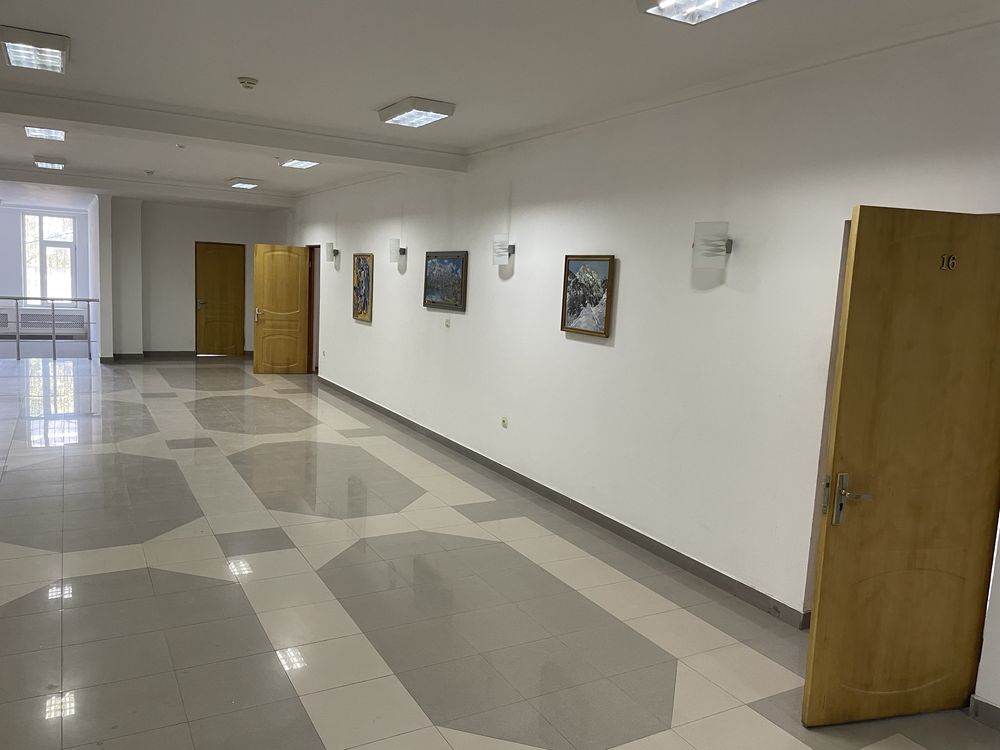 В аренду офисы в центре от 15 м.кв. , гараж , стоянка
