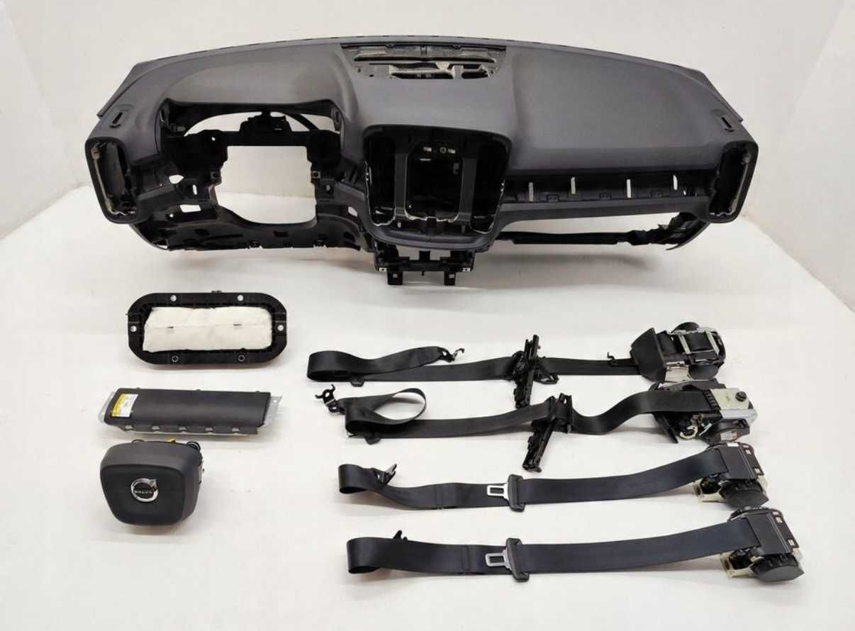 Арматурно табло колани аирбеги airbag Volvo XC40