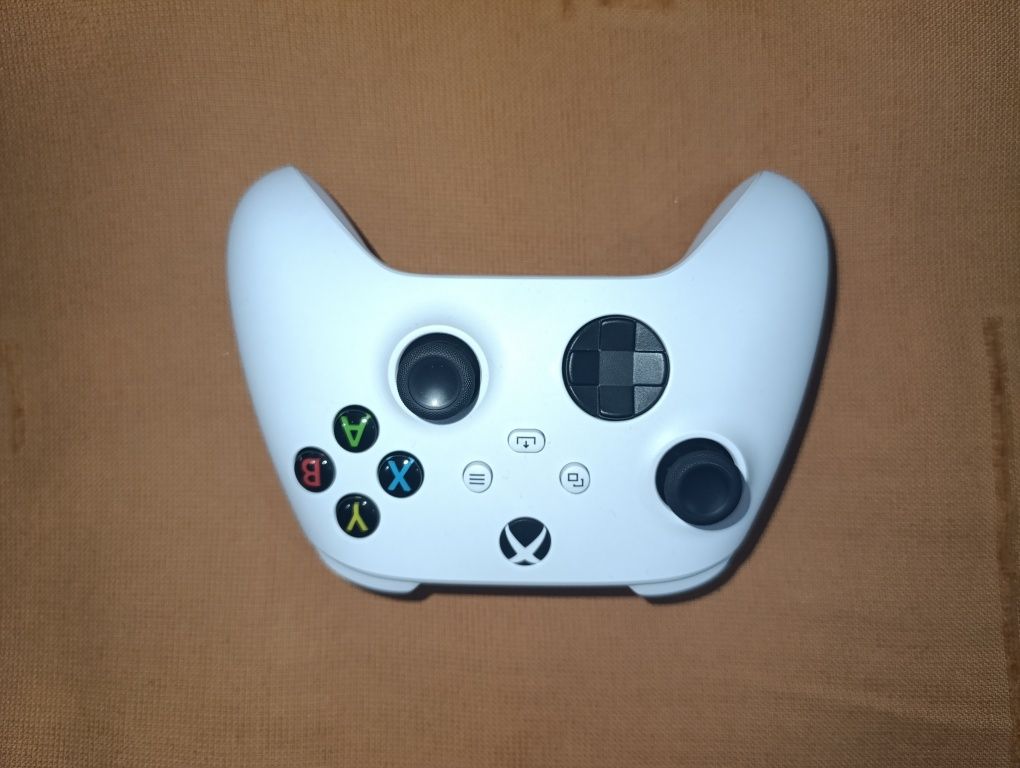 Продается почти как новая Игровая приставка Microsoft Xbox Series S 51