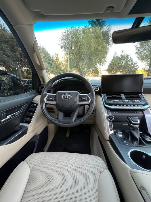 Toyota Land Cruiser 300