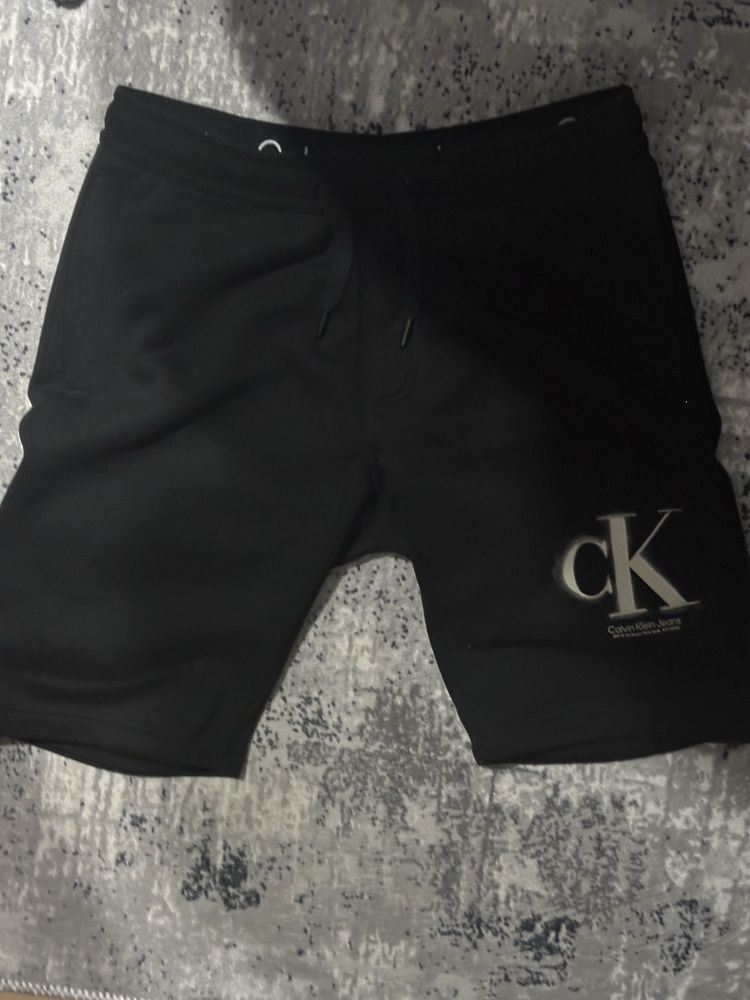 Calvin klein(долнище/къси гащи, armani exchange(тениска)