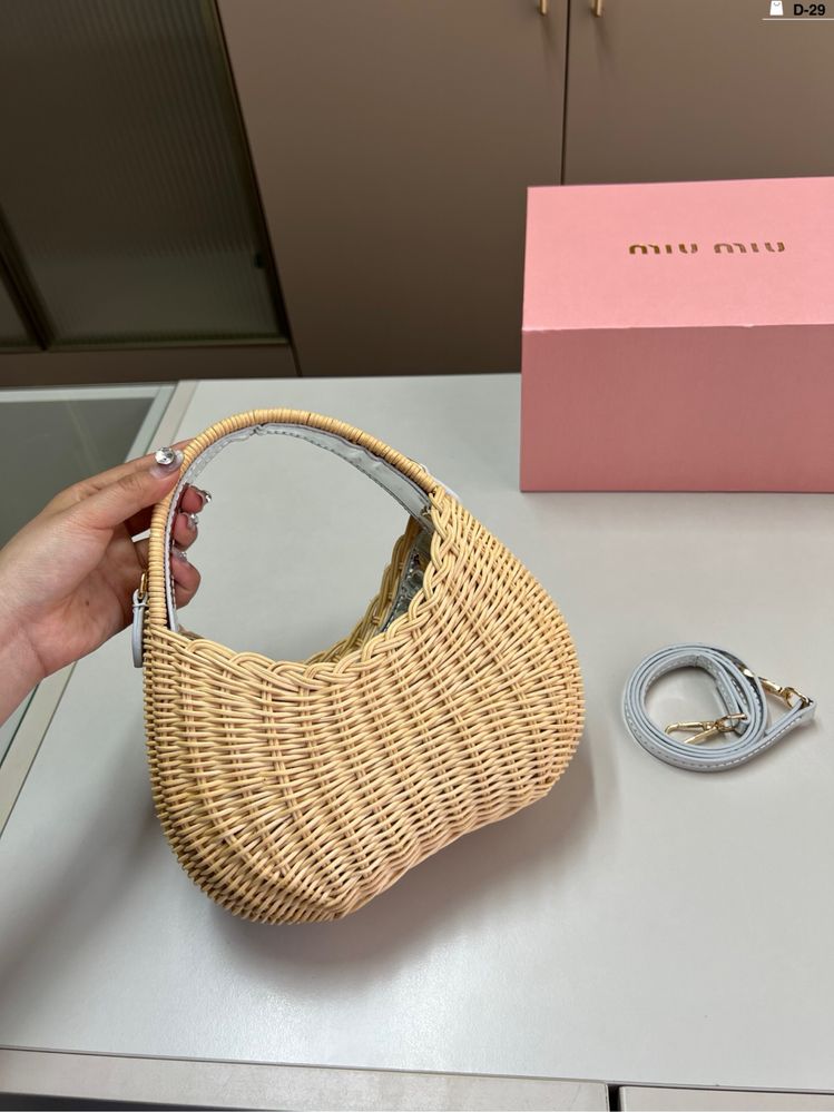 Geanta Miu Miu plaja
