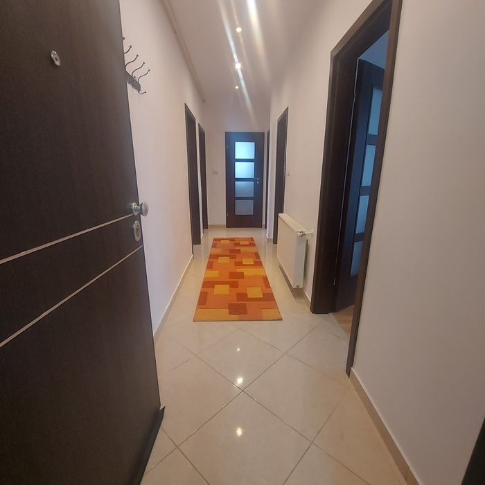 Apartament cu 3 camere decomandat de inchiriat