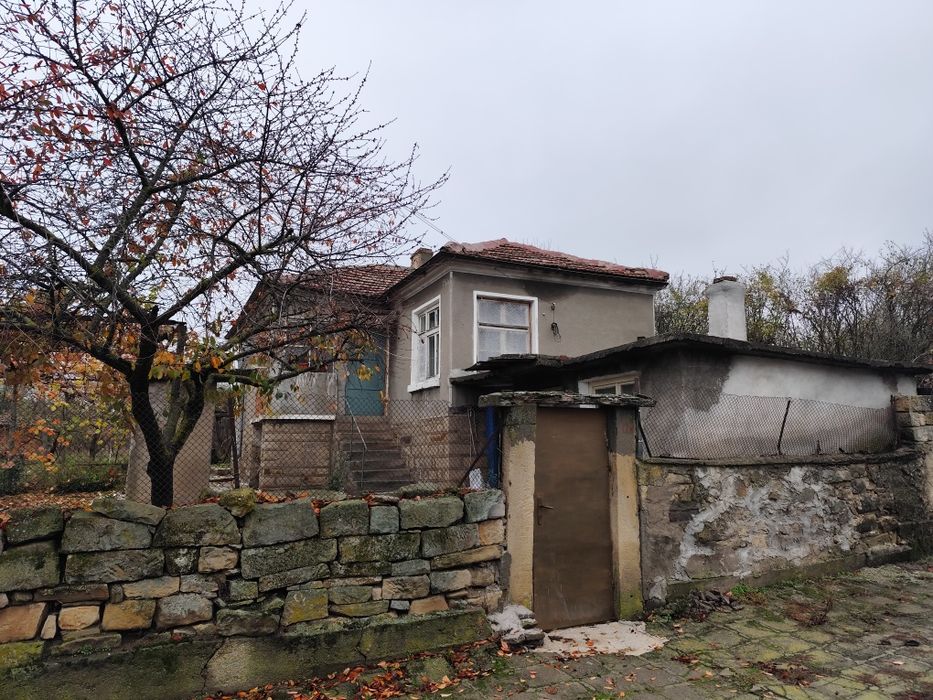 Продавам къща с дворно място в с.Есен,общ. Сунгурларе