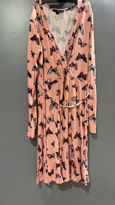 Червена, черна, бяла, синя, бежава, кафява рокля