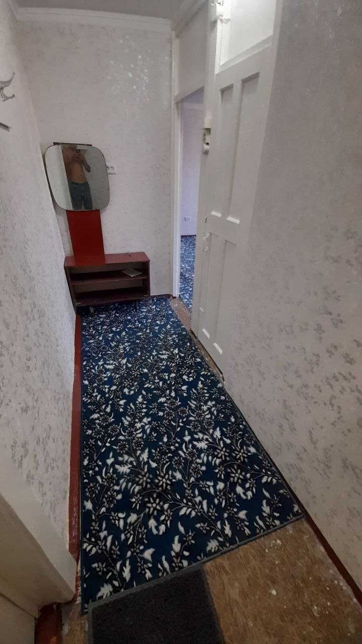 Фрунзиский 2 хонали квартира ижарага берилади.ID: 1239