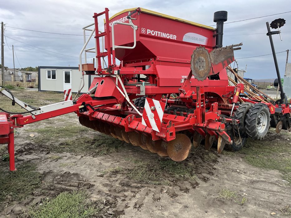 Vand semanatoare si tractor