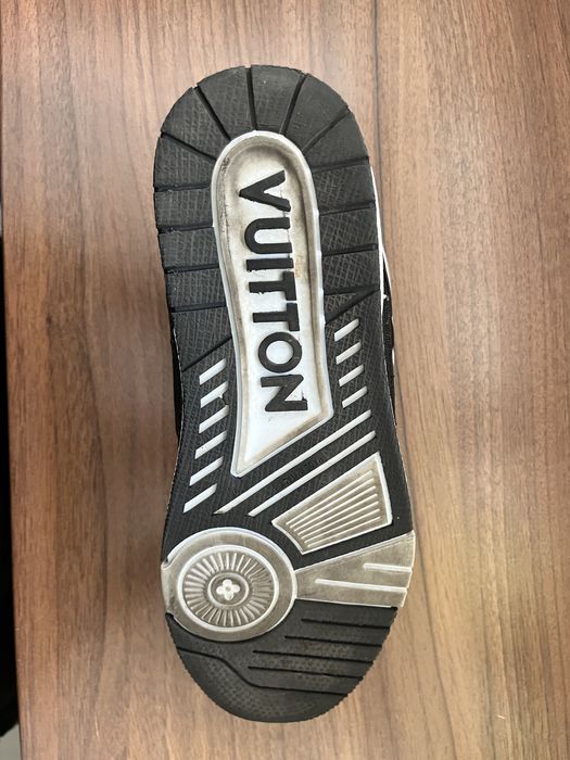 Louis Vuitton trainer 42