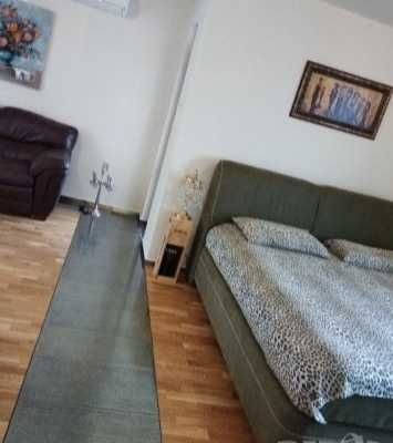 Дава се под наем Къща в София, Оборище - 380 кв.м за 1250 € - Снимка #2
