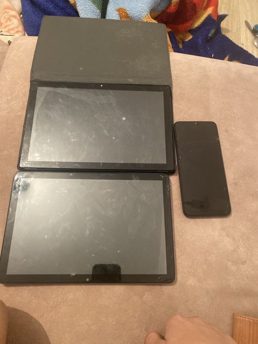 2 плашета срочно нужно продать оны не роботают но можно почити куплил