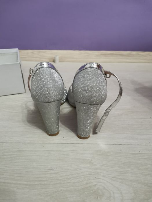 Сребърни токчета, 38, 8см