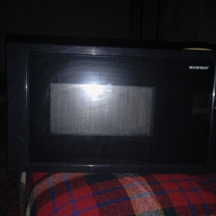 Микроволновка рабочая, в хорошем состоянии