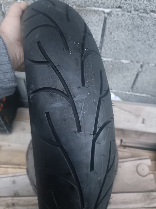 Anvelopă motocicleta nouă