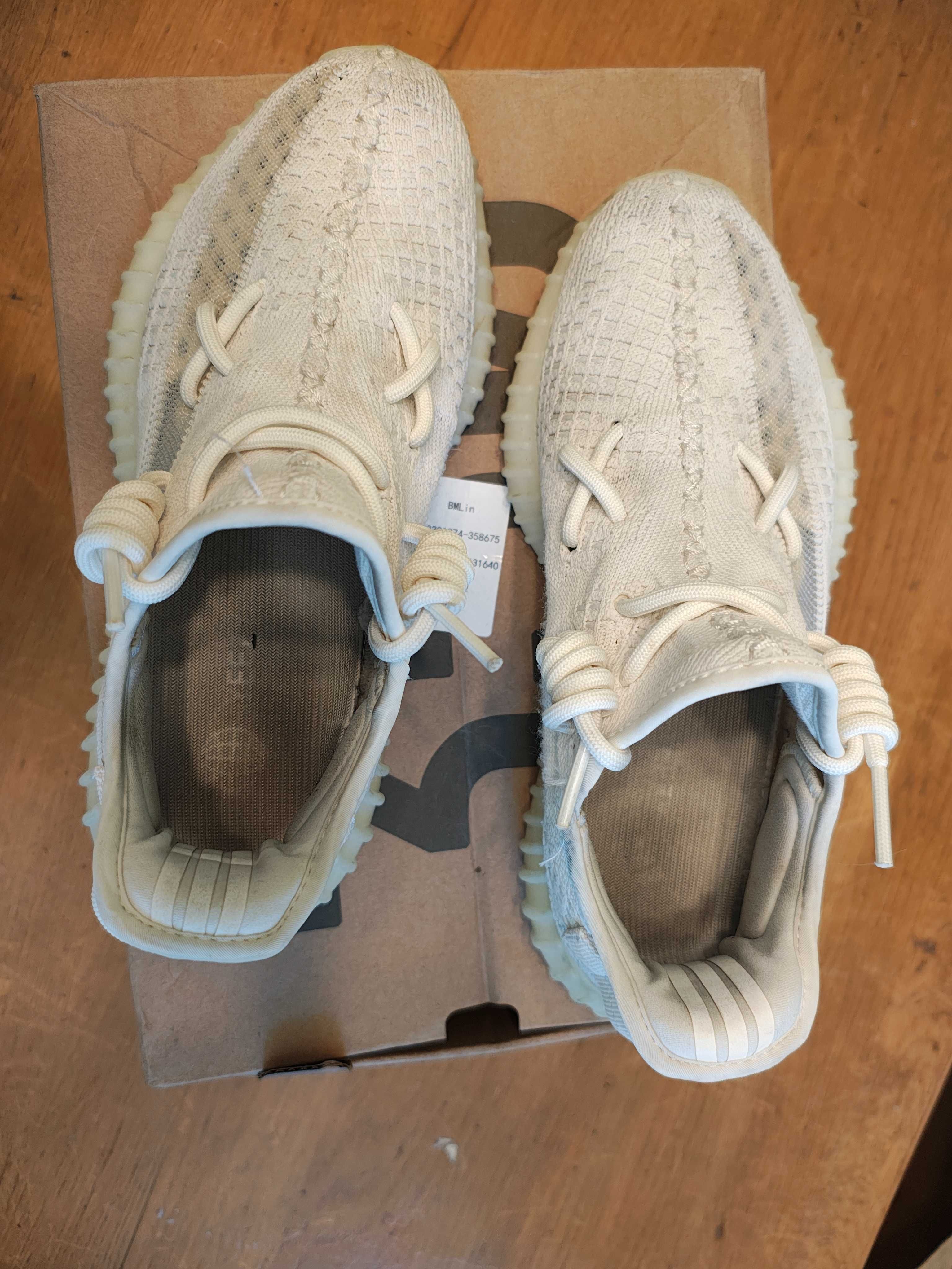 Продавам марaтонки ADIDAS YEEZY BOOST 350 V2