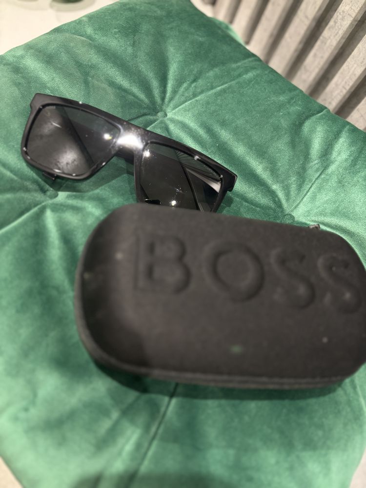 Продавам нови слънчеви очила Boss