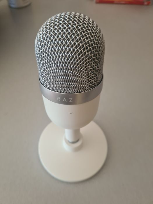 ЧИСТО НОВ микрофон Razer Siren mini