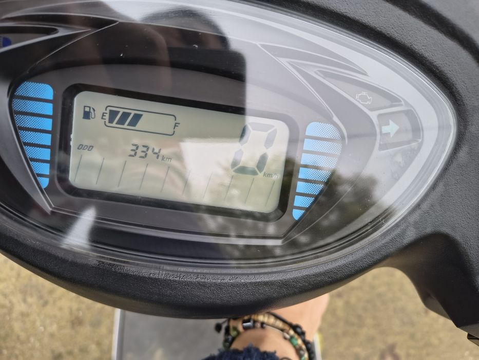 Scuter nou, benzina 49cmc, limitat 25 km/h, fara permis