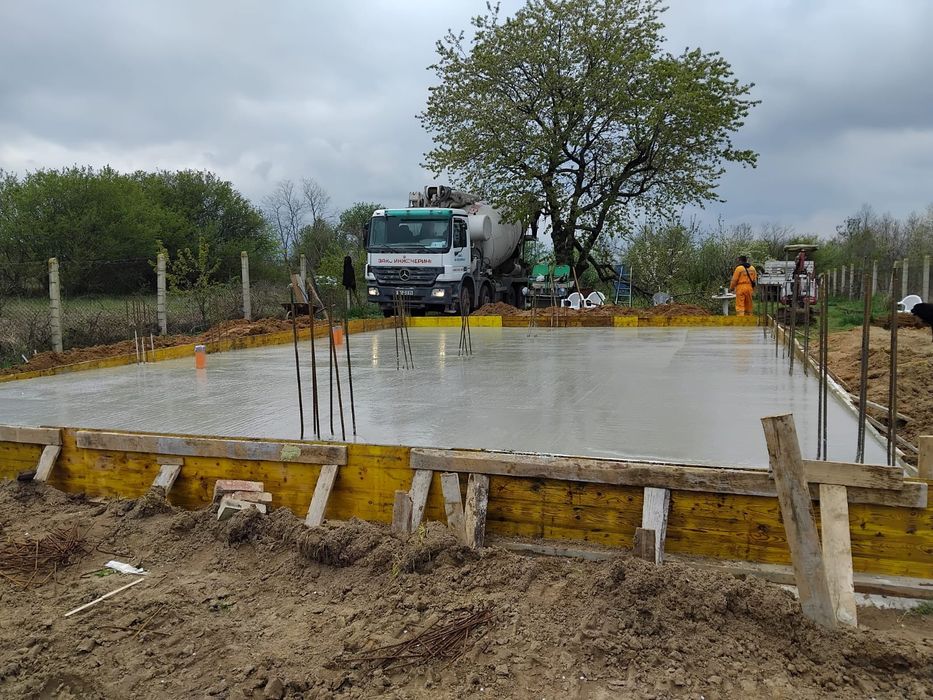 Извършвам строителни услуги