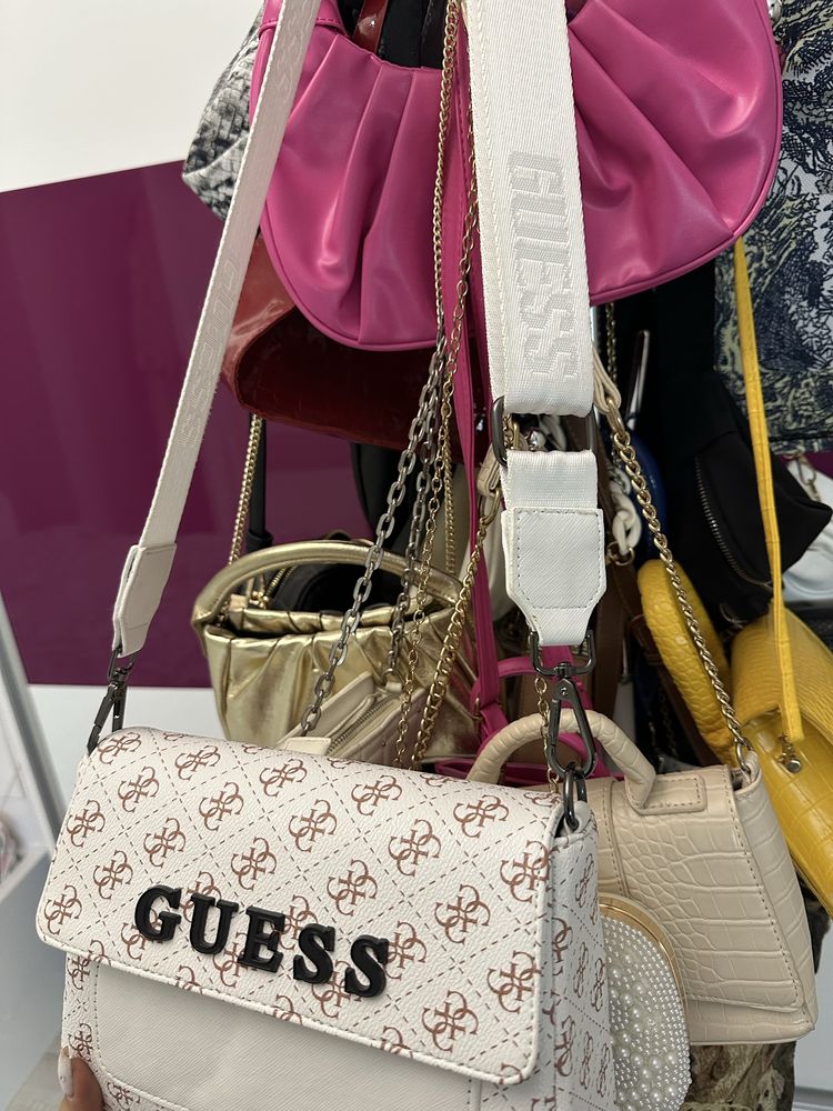 Чанта Guess