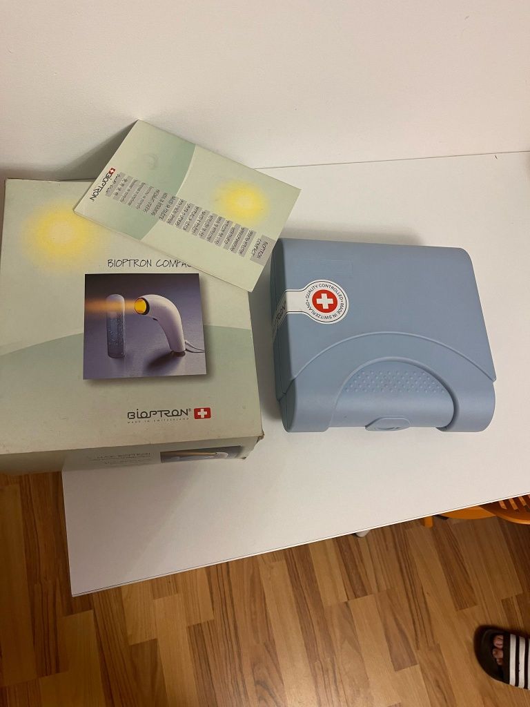 Bioptron compact , in stare foarte buna . Folosit foarte puțin