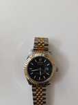 Часовник Rolex водоустойчив