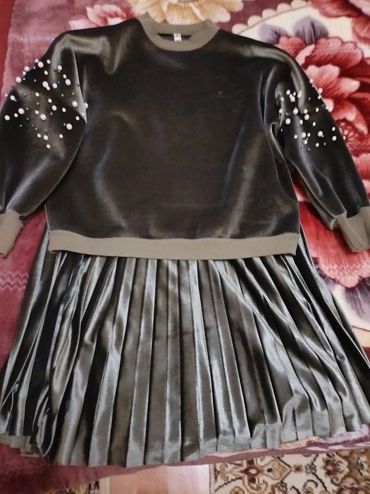 Продам костюм новый 54-56рр зеленый бархат