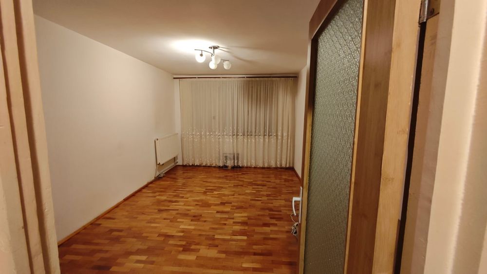 Vand apartament 3 camere