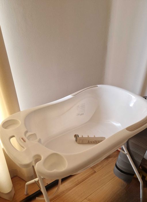 Chipolino вана със стойка за къпане