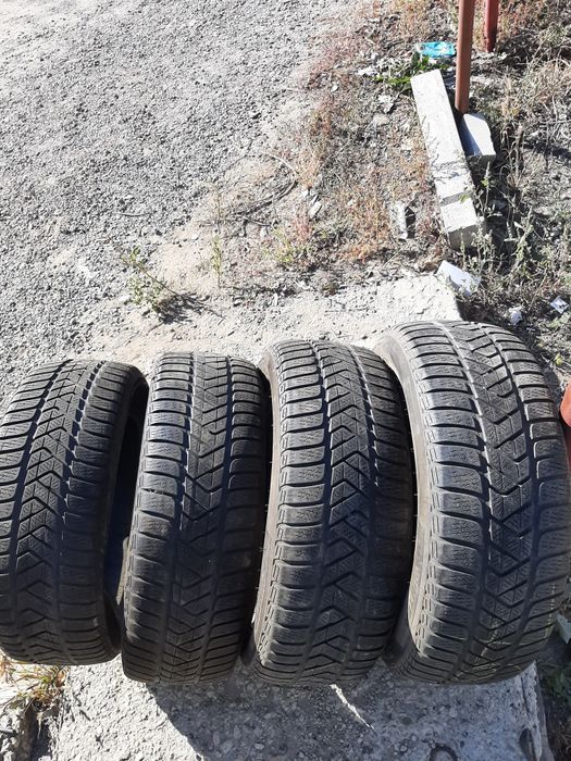 Продам шины 215/55/17 пирелли.
