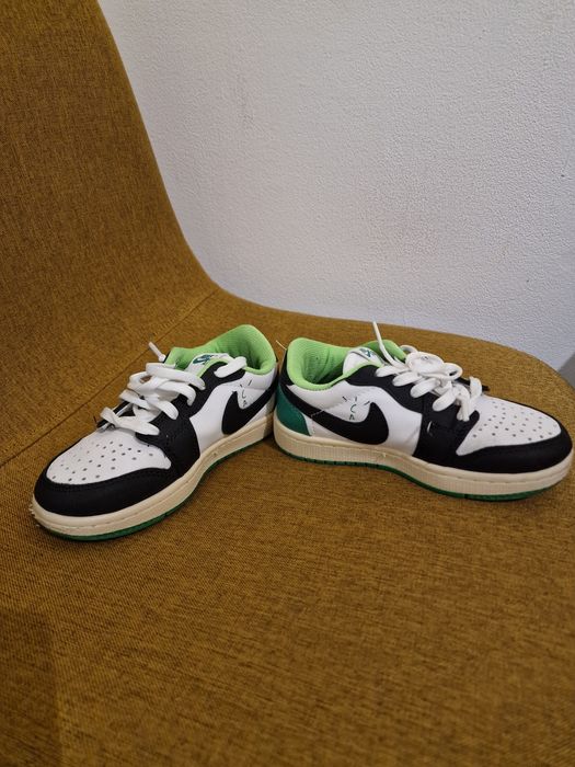 Ghiozdan mickey mouse și adidasi jordan