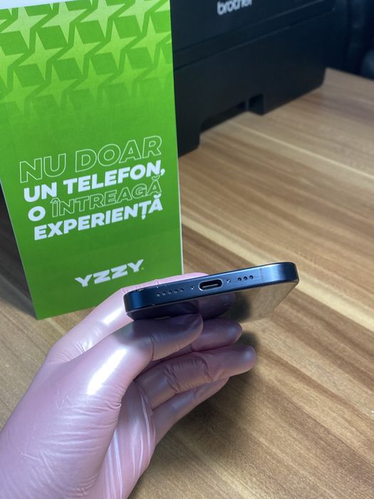 iPhone 15 Pro / 256 GB / Sănătate baterie 90% / Foarte bun