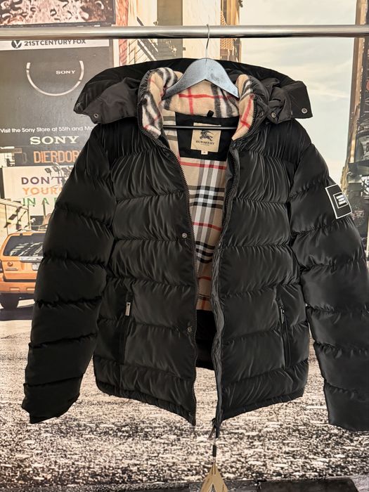Burberry яке — черно, размери S–XXL, ново