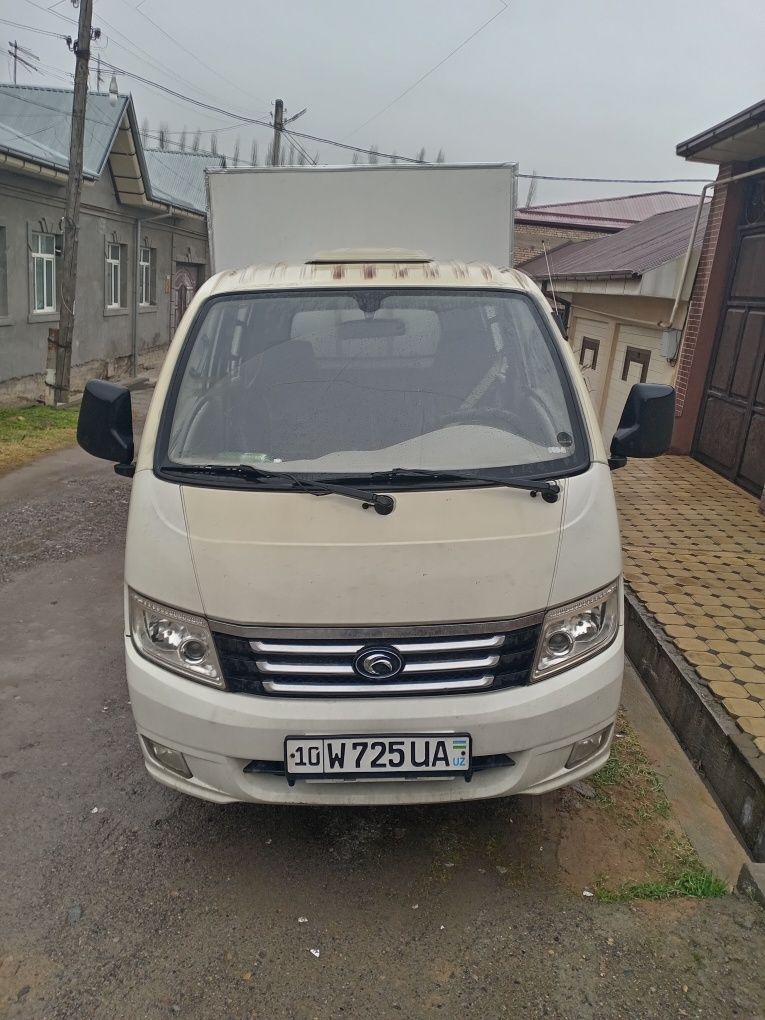 Foton sotiladi, 2 ta kabi ali, 5 kishi ketadi.